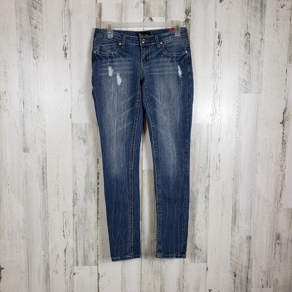 Eighty eight distressed skinny jeans size 3